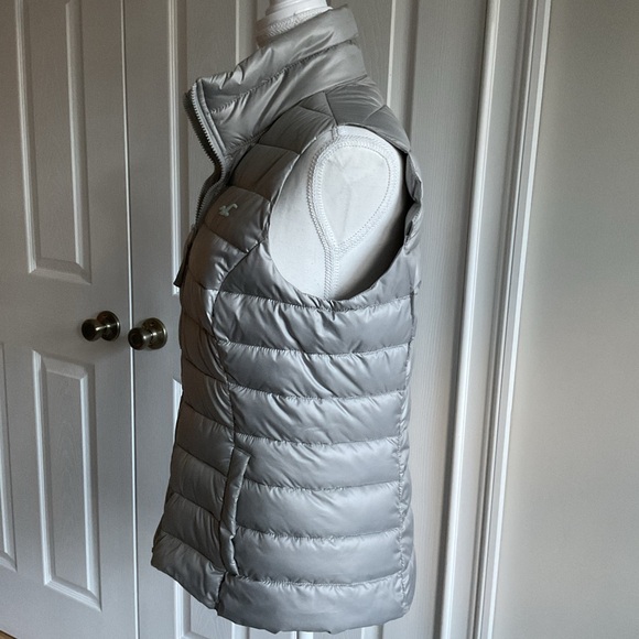 Hollister Silver Lightweights Puffer Vest - Picture 5 of 15